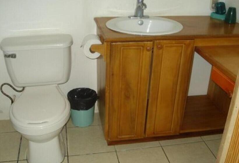 غرفة كومفورت ثلاثية, Mapi's Cabins