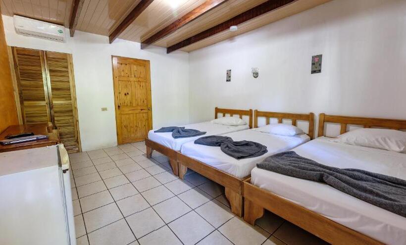 غرفة أساسية ثلاثية, Mapi's Cabins