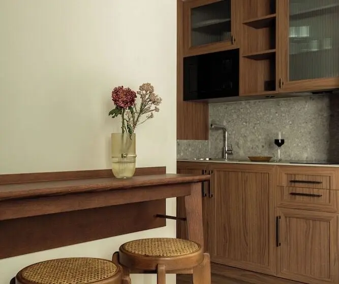 スタンダードスタジオ, Batimont Suites & Apartments
