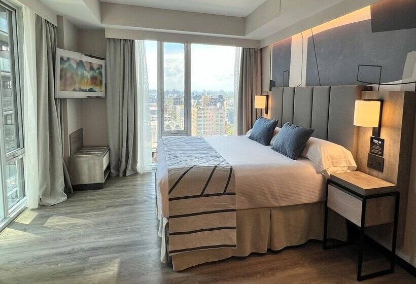 سوئیت سینیور, Hotel Riu Plaza Toronto