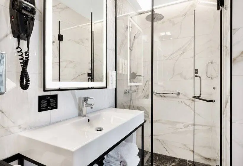 シニアスイート, Hotel Riu Plaza Toronto