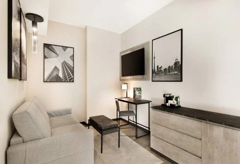 シニアスイート, Hotel Riu Plaza Toronto