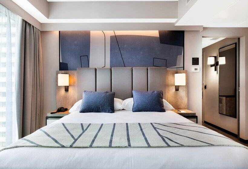 جناح سينيور, Hotel Riu Plaza Toronto