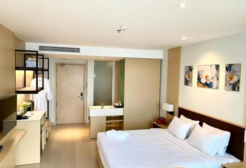 اتاق لوکس با بالکن و چشمانداز دریا, The Western Seaview Cam Ranh Condotel