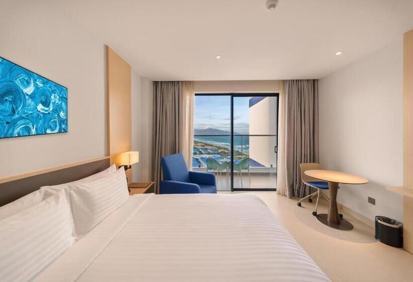 اتاق لوکس با بالکن و چشم‌انداز دریا, The Western Seaview Cam Ranh Condotel