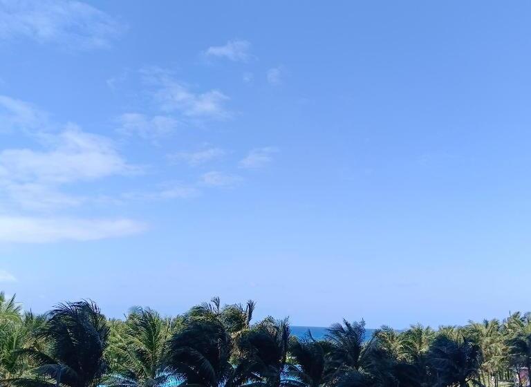 اتاق لوکس با چشم‌انداز دریا, The Western Seaview Cam Ranh Condotel
