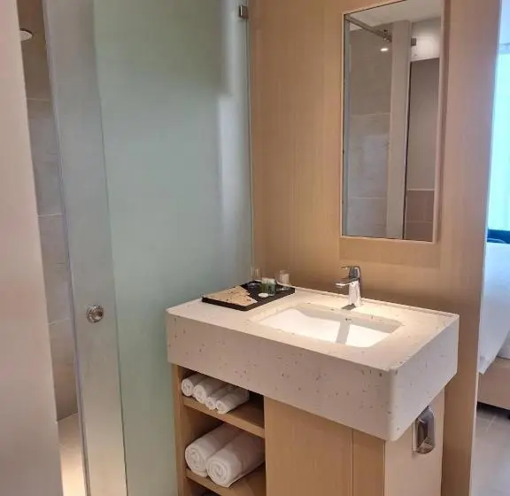 اتاق لوکس با چشمانداز دریا, The Western Seaview Cam Ranh Condotel
