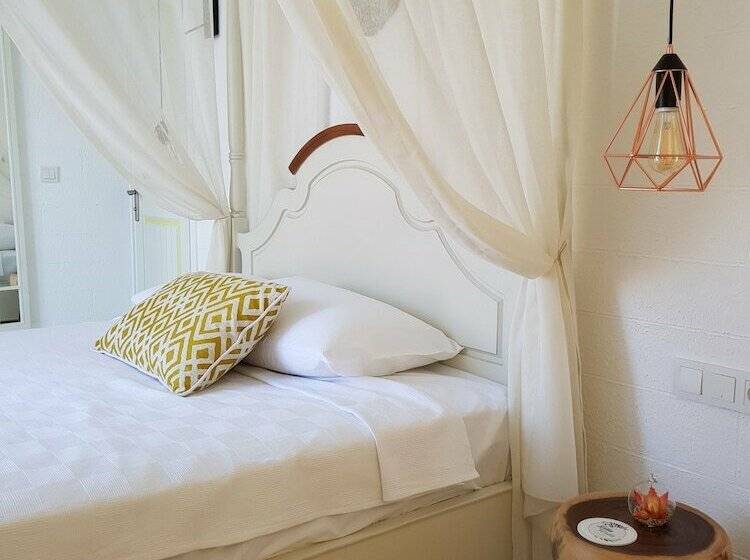 اتاق سوپریور با چشم‌انداز استخر, Lilaverde Alacati   Adults Only