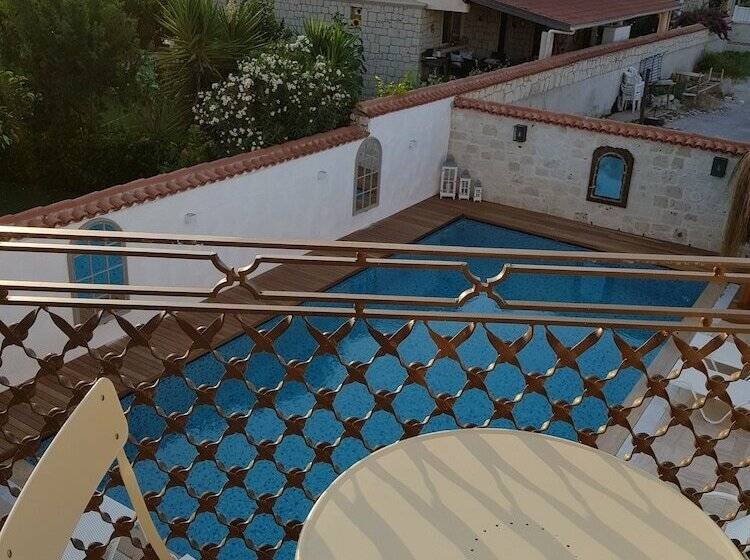 اتاق سوپریور با چشم‌انداز استخر, Lilaverde Alacati   Adults Only