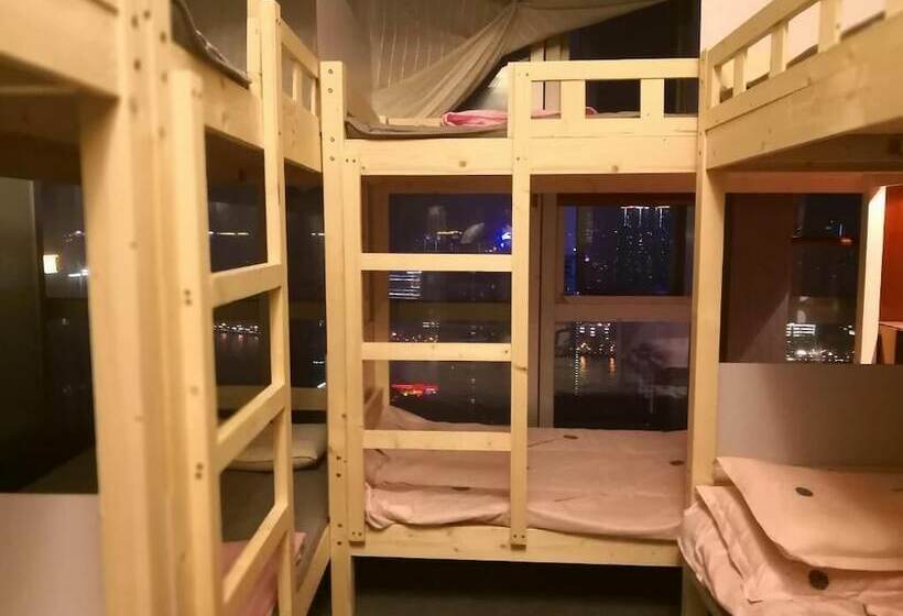 Кровать в Многоместном Номере с Общей Ванной, Best Cat Hostel