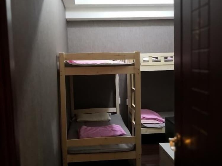 Кровать в Многоместном Номере с Общей Ванной, Best Cat Hostel