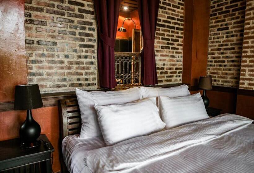 غرفة ديلوكس مزودة بشرفة, Chateau Orientale Resort