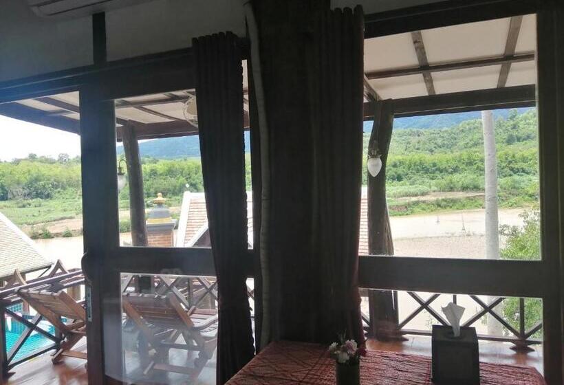 בקתה דלוקס, Chateau Orientale Resort