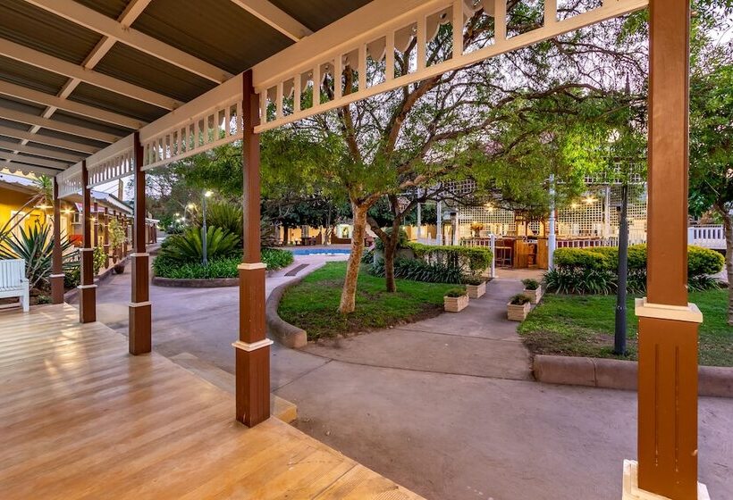 ファミリールーム, Little Pilgrims Boutique