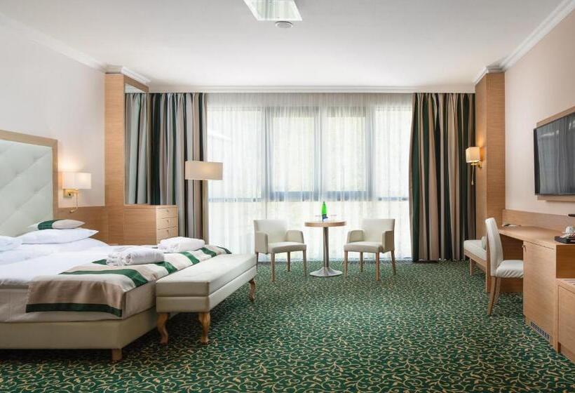 جناح جونيور, Grandhotel Nabokov