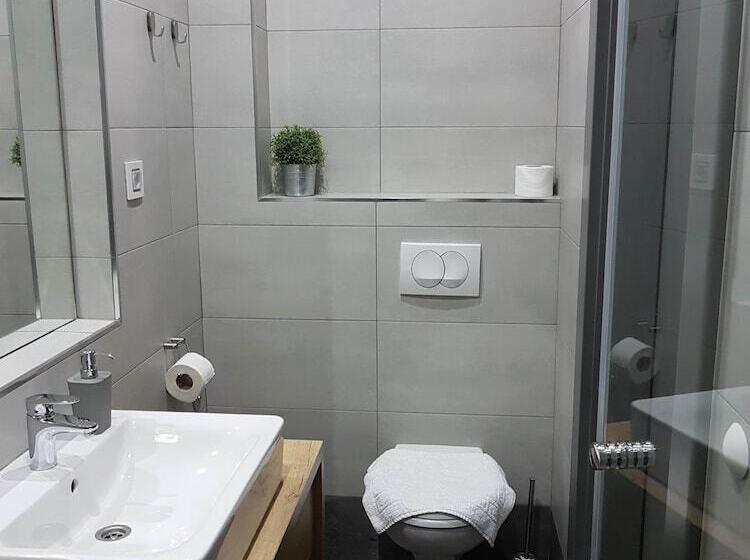 استودیوی استاندارد, Arhiv Boutique House