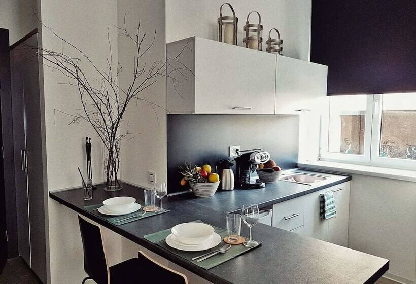 استودیوی استاندارد, Arhiv Boutique House