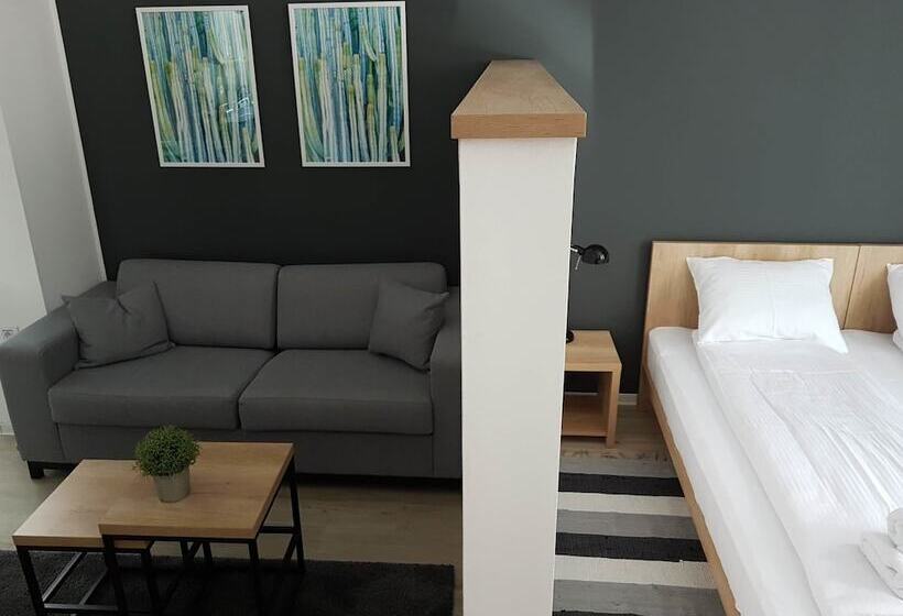 استودیوی استاندارد, Arhiv Boutique House