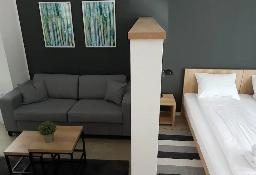استودیوی استاندارد, Arhiv Boutique House