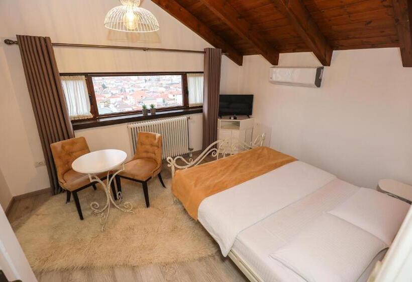 חדר סטנדרט, Bujtina Oxhaku