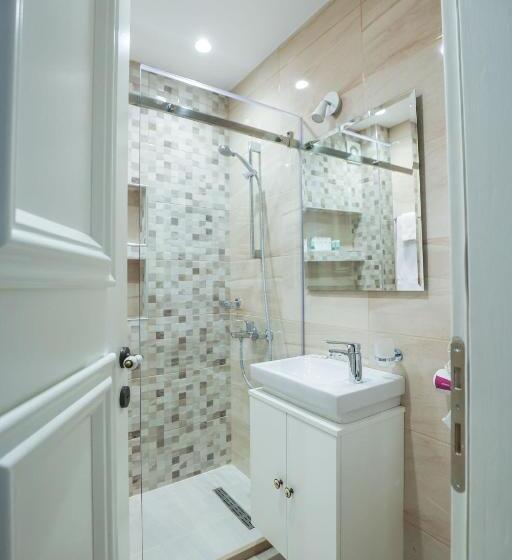 חדר פרמיום לארבעה, Bujtina Oxhaku