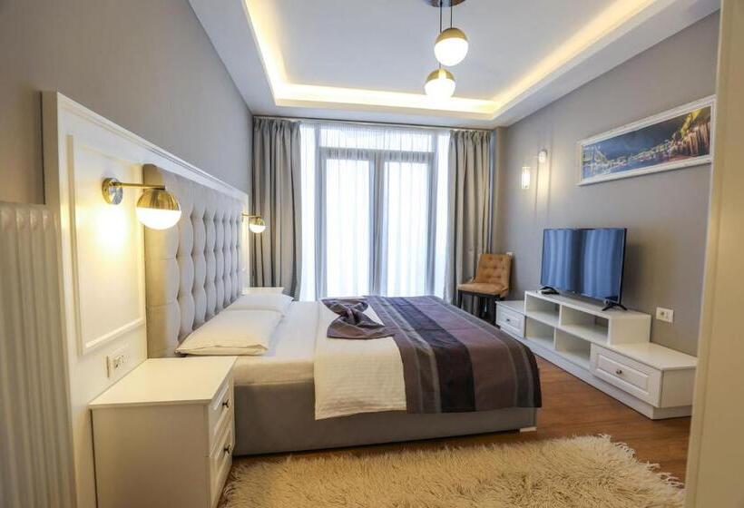 חדר פרמיום לארבעה, Bujtina Oxhaku