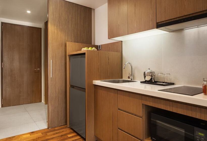 غرفة قياسية ثلاثية, Emion Phnom Penh