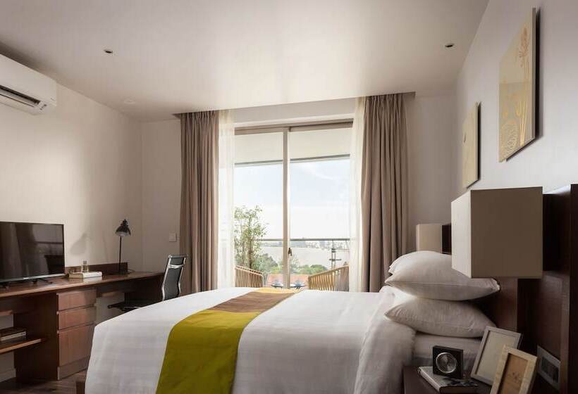 جناح ملكى غرفتين نوم, Emion Phnom Penh