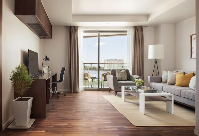 جناح ملكى, Emion Phnom Penh