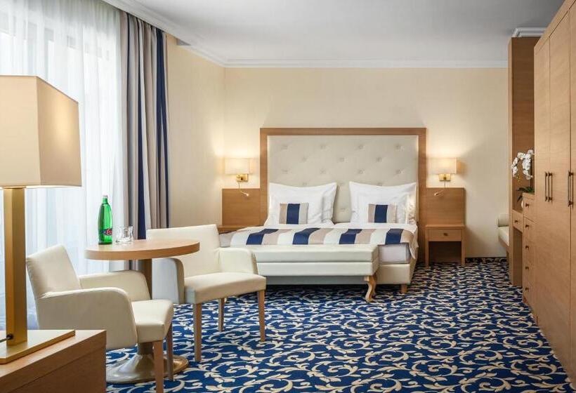 جناح, Grandhotel Nabokov