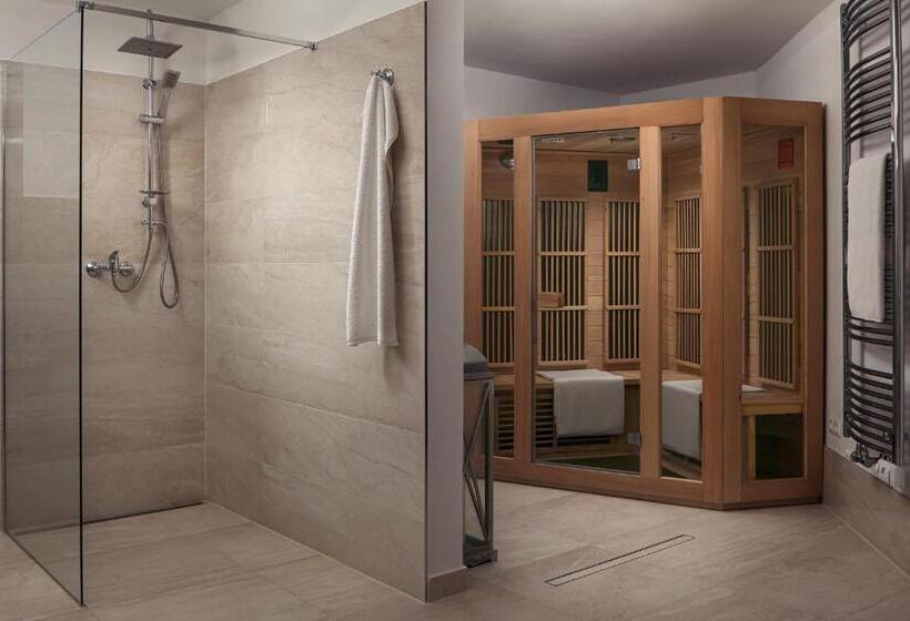 جناح ديلوكس, Grandhotel Nabokov