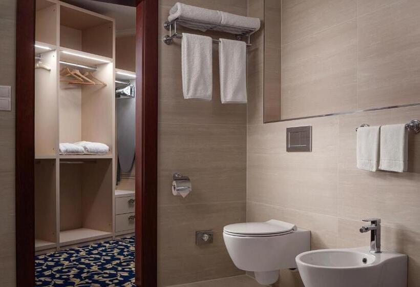 جناح ديلوكس, Grandhotel Nabokov