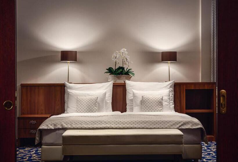 جناح ديلوكس, Grandhotel Nabokov