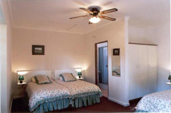 חדר משפחתי, The Homestead