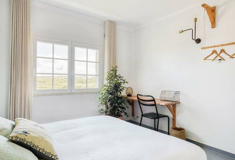 스탠다드 룸, Selina Peniche