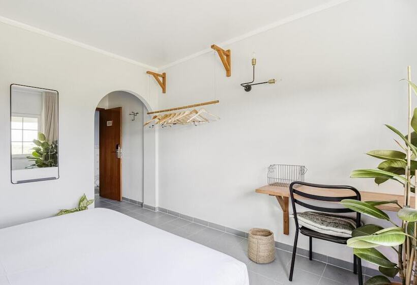 스탠다드 룸, Selina Peniche