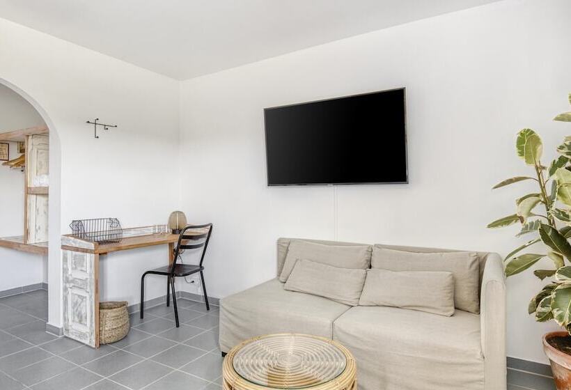 디럭스 룸, Selina Peniche