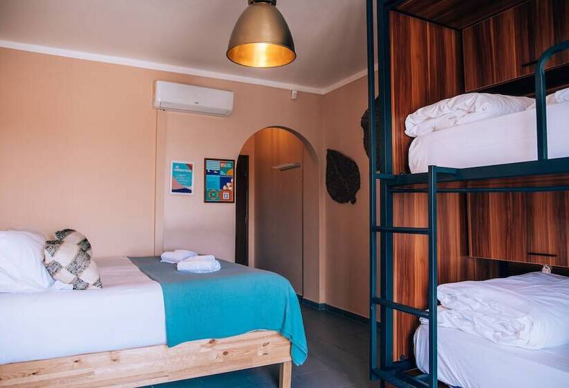 4인용 스탠다드 룸, Selina Peniche