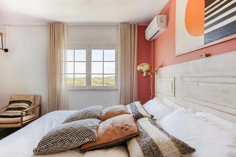 디럭스 룸, Selina Peniche