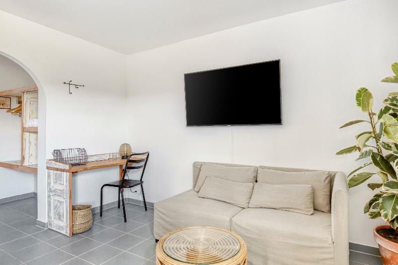 디럭스 룸, Selina Peniche