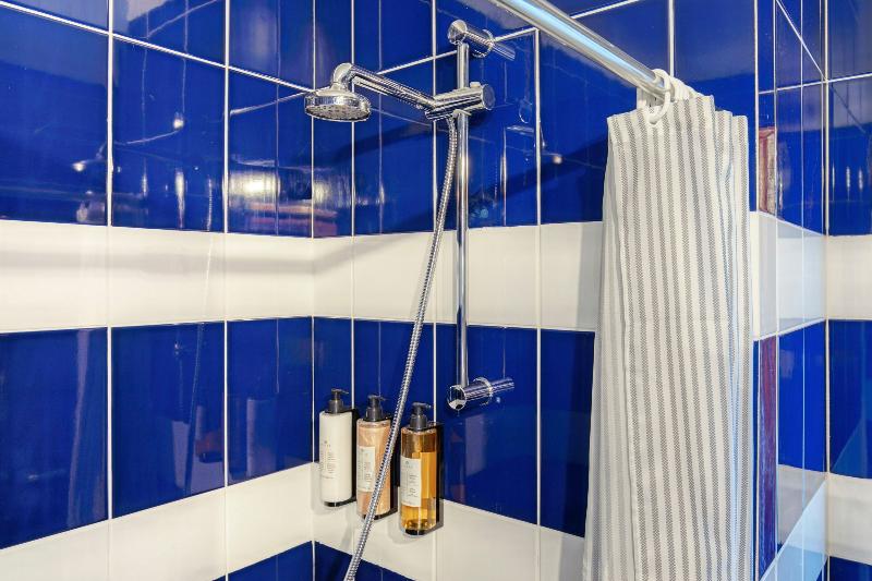 스탠다드 룸, Selina Peniche