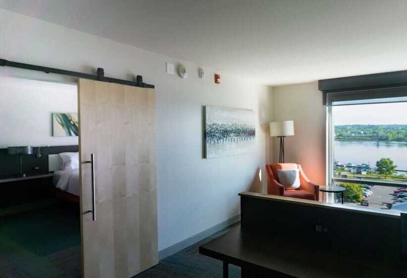 キングサイズベッドのスイートルーム, Hilton Garden Inn Fredericton