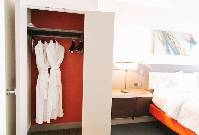 キングサイズベッドのスイートルーム, Hilton Garden Inn Fredericton