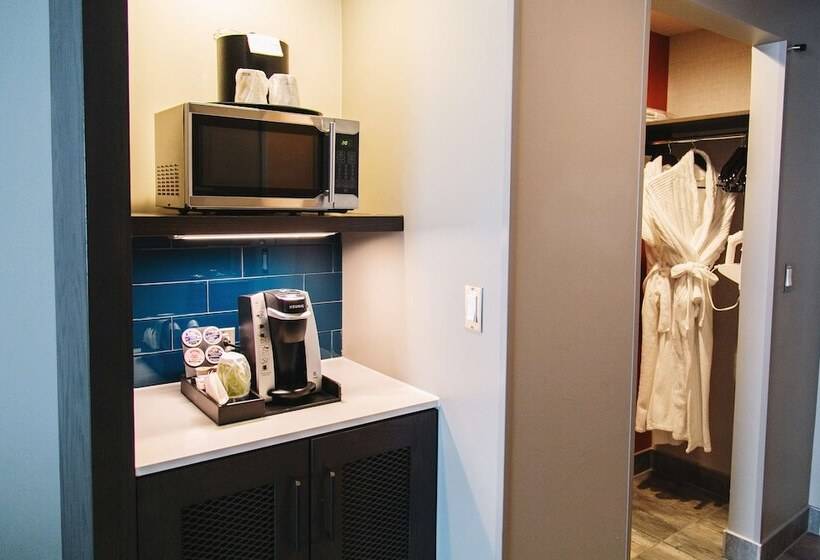 バルコニー付きデラックスルーム, Hilton Garden Inn Fredericton