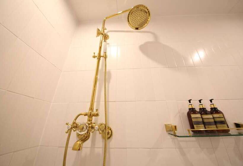 스탠다드 룸, Den Basta