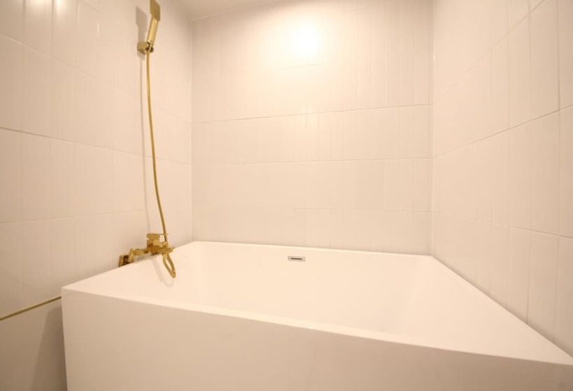 스탠다드 룸, Den Basta