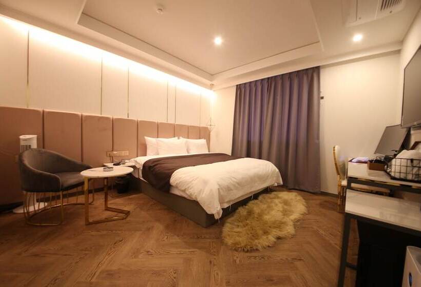 스탠다드 룸, Den Basta