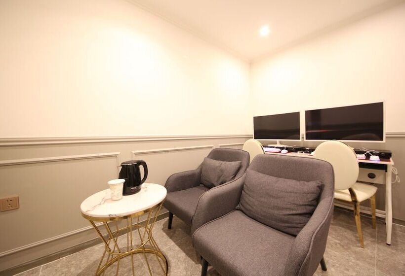 디럭스 룸, Den Basta