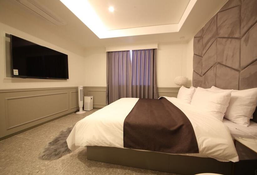 디럭스 룸, Den Basta