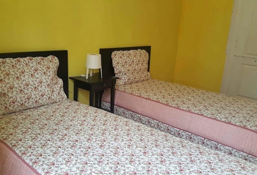 اتاق استاندارد با سرویس بهداشتی مشترک, Cenario Catita Hostel